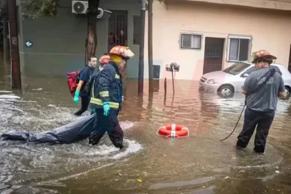 Confirmaron la identidad del hombre cuyo cuerpo apareció flotando en una calle inundada de Valentín Alsina