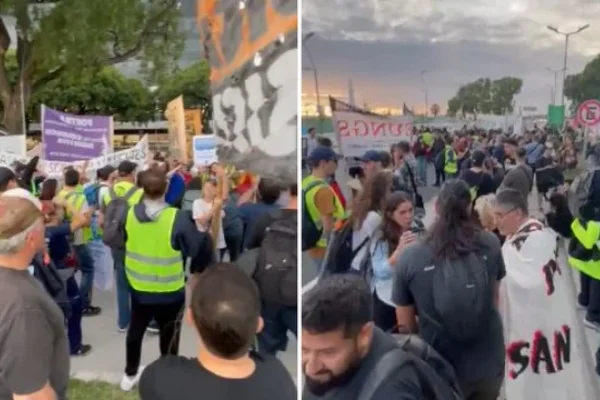 Caos de tránsito frente a Aeroparque por una protesta de trabajadores tercerizados de Aerolíneas Argentinas