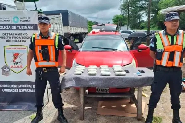 Tucumán: La Policía secuestró casi 5 kilogramos de marihuana en un vehículo que venían La Rioja