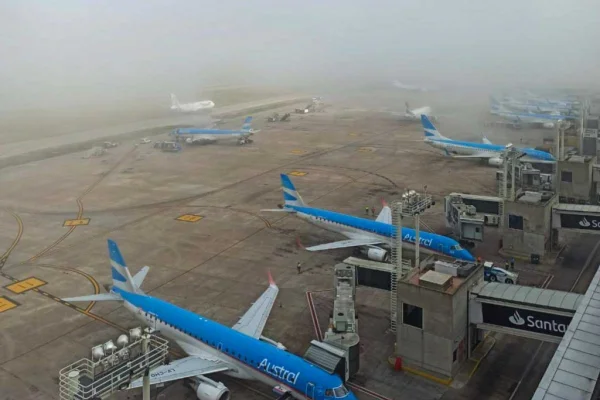 Más de 60 vuelos afectados por el temporal en Aeroparque y Ezeiza