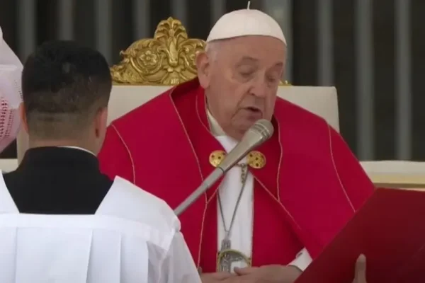 Domingo de Ramos: El Papa celebra la misa y prefiere guardar un minuto de silencio