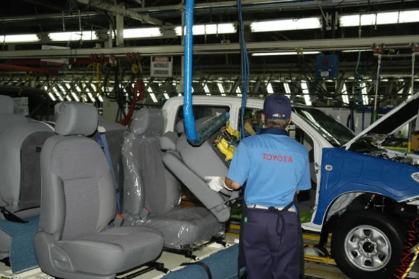 Toyota reducirá su personal mediante un plan de retiros voluntarios