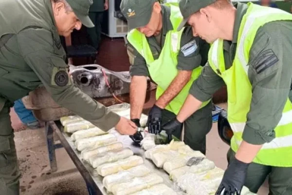 Así incautaron 25 kilos de cocaína escondidos en el tanque de nafta de una camioneta