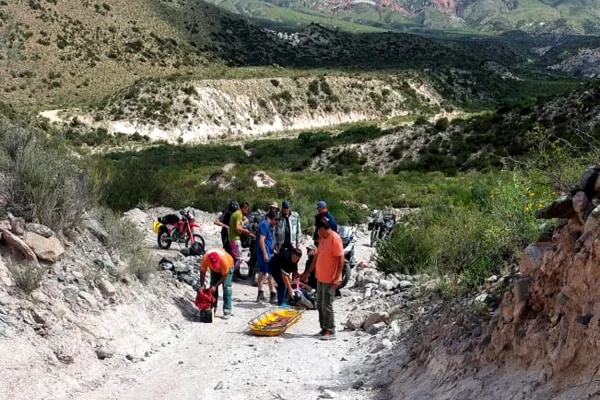 Un turista frances sufrió heridas graves tras caer de su motocicleta camino a La Mejicana