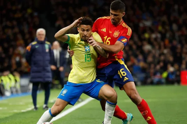 Brasil rescató un empate ante España