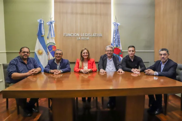 La vicegobernadora Teresita Madera pone en valor a trabajadores legislativos