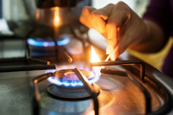Fuerte aumento del gas: quita de subsidios y ajuste superior al 300% en tres tramos