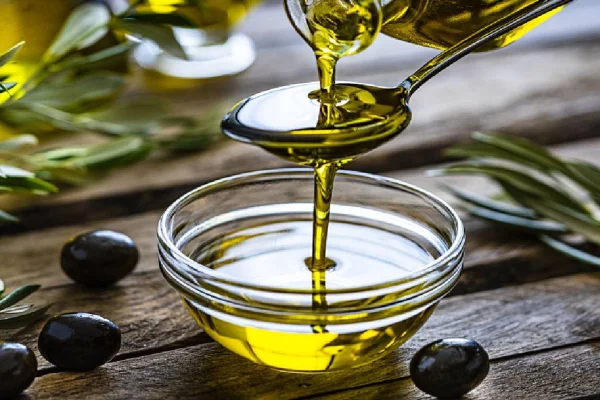 La Anmat prohibió la venta al público de una marca de aceite de oliva por ser “ilegal”