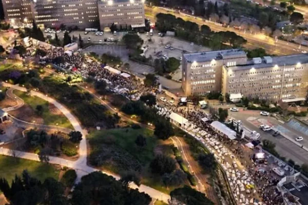 Israel: multitudinaria manifestación en Jerusalén para pedir elecciones anticipadas