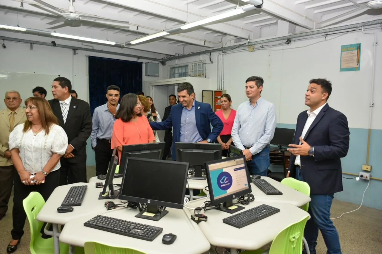 Tradición. Se tocaron las 50 campanadas en conmemoración de las bodas de oro, que estuvo a cargo de empleados de servicios generales. Tradición. Se tocaron las 50 campanadas en conmemoración de las bodas de oro, que estuvo a cargo de empleados de servicios generales.