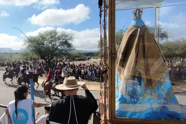 Gauchos y ciclistas homenajearon a la Virgen del Valle