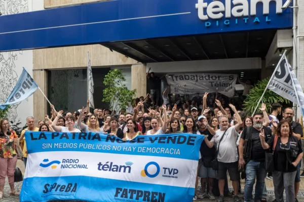 Trabajadores de Télam mantienen un acampe en los principales edificios de Buenos Aires