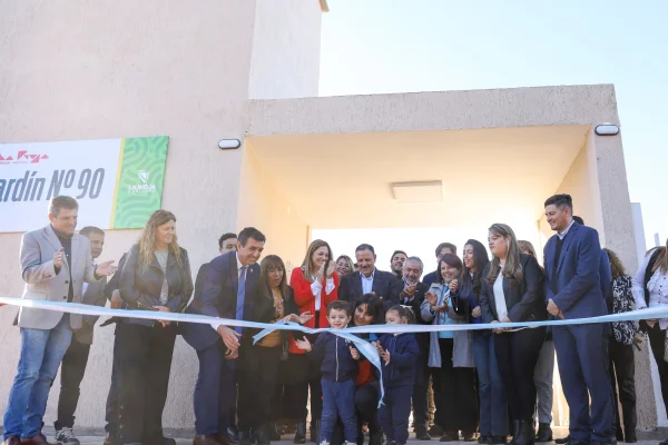 Ricardo Quintela inauguró jardin de infantes en Barrio Parques Americanos