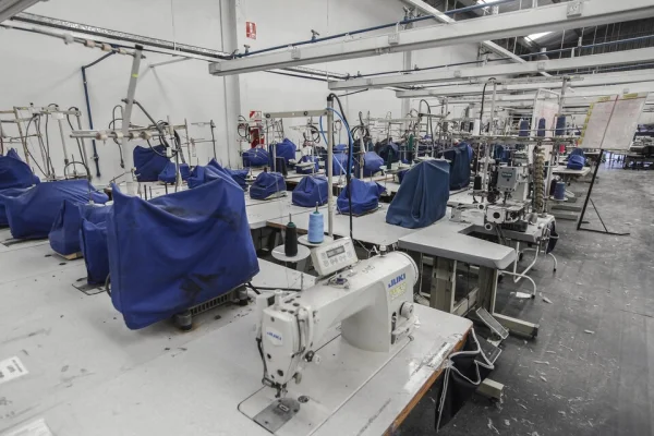 Despidos y suspensiones en la industria textil