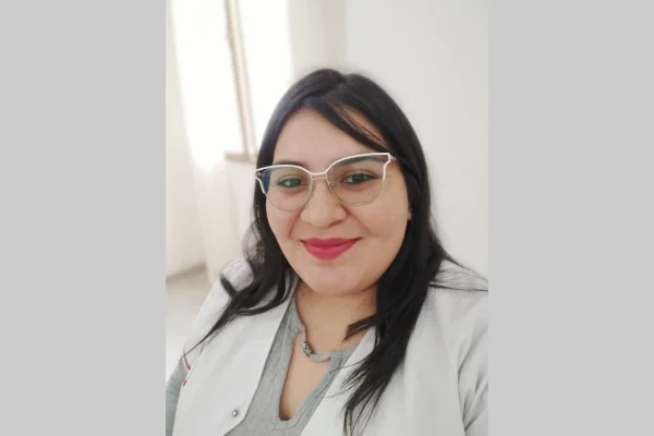 De la mano: ¡Persona y medicina juntas! Doctora Nahir Reyes