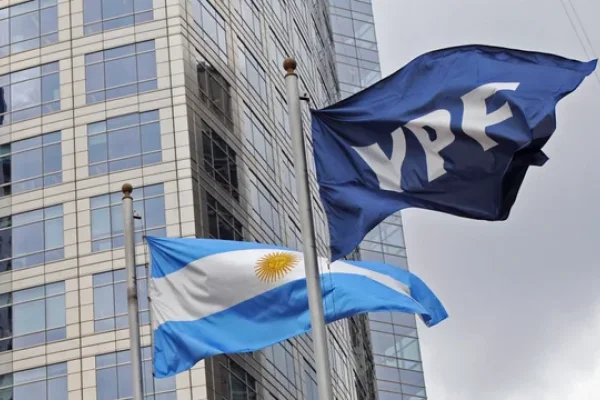 Juicio por YPF: fondo Burford pidió que pasen a su nombre el 51% de las acciones que tiene el Estado argentino