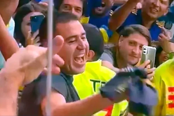 Riquelme festejó como un hincha mas la victoria en el Superclásico