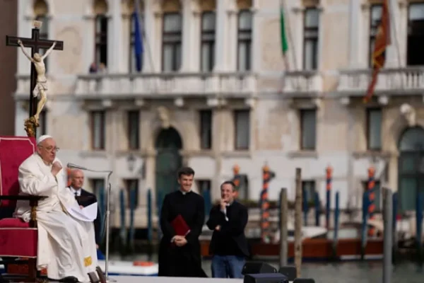 El Papa visitó Venecia y advirtió por los efectos del cambio climático