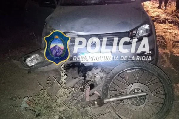 Huaco: Fuerte choque entre una camioneta y una moto dejó un herido