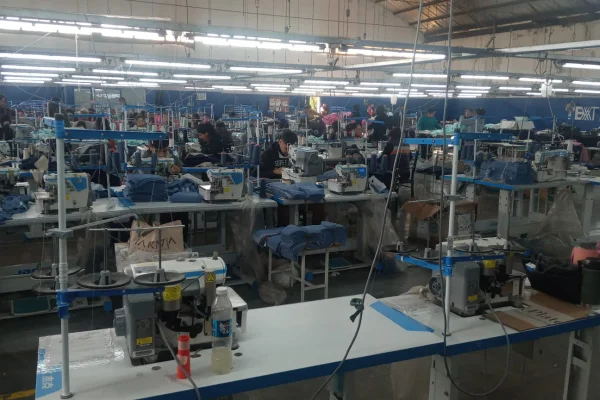Trabajadores de la empresa TextilCom iniciaron medidas de fuerza