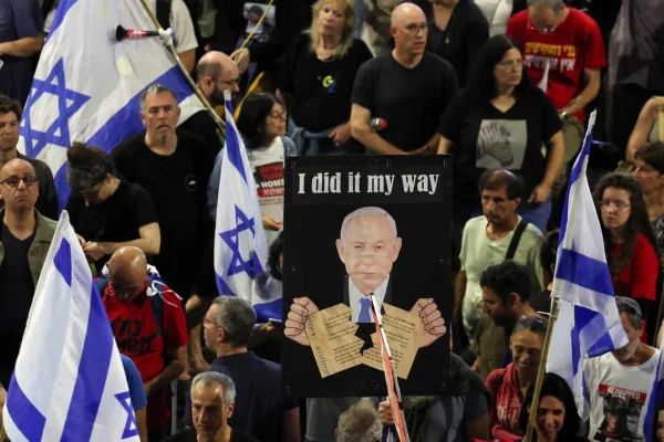 Miles de israelíes se manifestaron para exigir la liberación de los rehenes