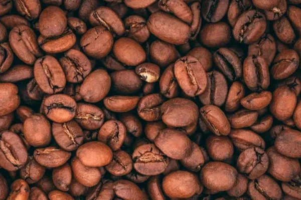Cómo diferenciar el café torrado del tostado para evitar riesgos para la salud