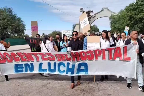 Marcha de trabajadores de salud del Hospital de Clínicas Virgen María de Fátima