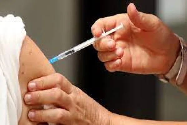 Incorporan vacuna contra el dengue en zonas críticas