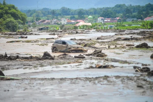 Las inundaciones causaron 43 muertos y 15 desaparecidos en Indonesia