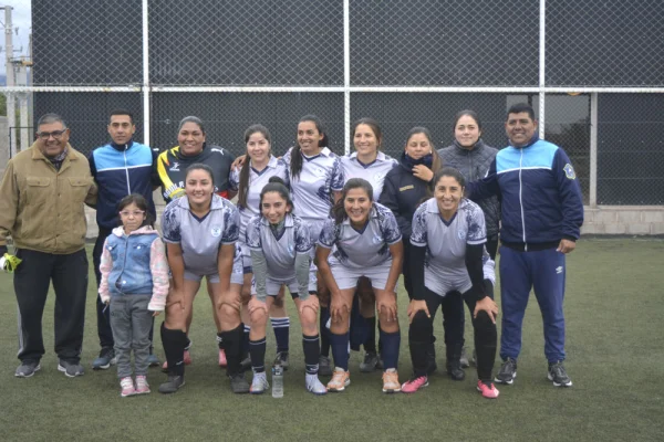 El Circulo de Oficiales metió el batacazo en el fútbol femenino y gritó campeón por primera vez