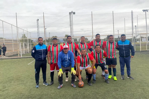 El Cape goleó en la final y se quedó con el fútbol 