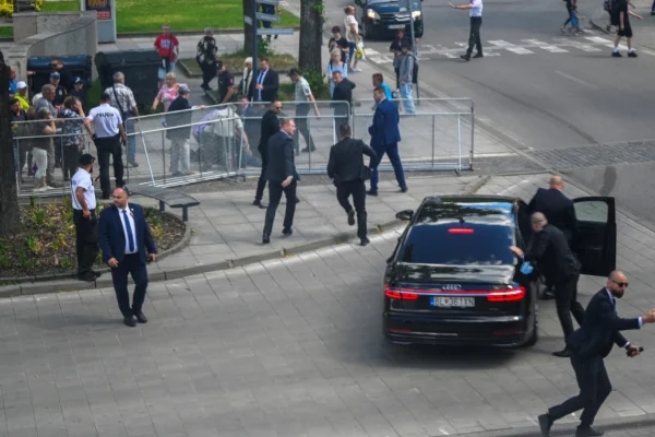 Atentado en Eslovaquia: balearon al primer ministro Robert Fico y está grave