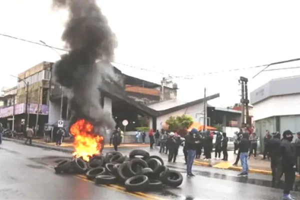 Misiones: sigue la protesta de los policías y se espera la llegada de gendarmes