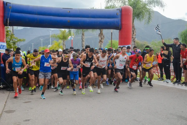 Con una multitud se corrió la maratón de la Policia de la Provincia