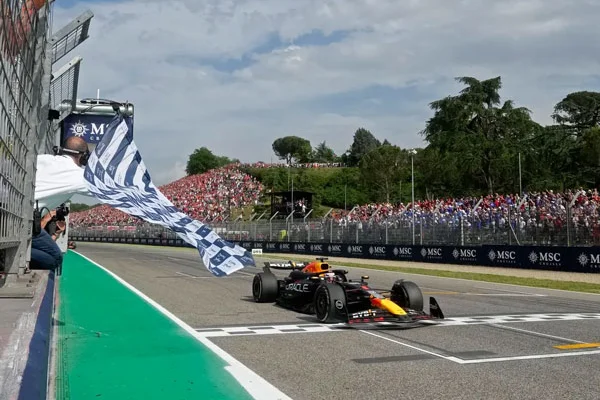 Max Verstappen aguantó a Norris en el final y se quedó con el Gran Premio de Italia
