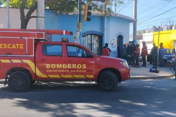 Una mujer cayó de su moto y resultó herida