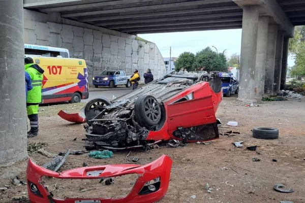 Impactante accidente en Córdoba: se durmió, cayó 10 metros al vacío y sobrevivió
