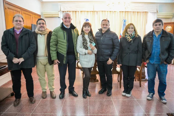 El gobernador Ricardo Quintela recibió a representantes de APROSLAR