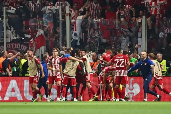 Con una asistencia de Santiago Hezze, Olympiacos venció a Fiorentina y es el campeón de la Conference League 2023-24