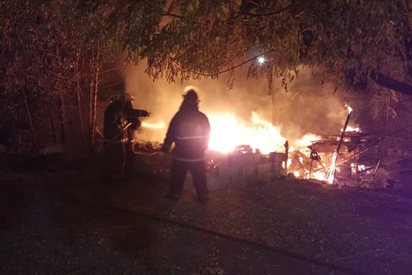 Incendio de una vivienda con daños totales en Barrio Autódromo Norte