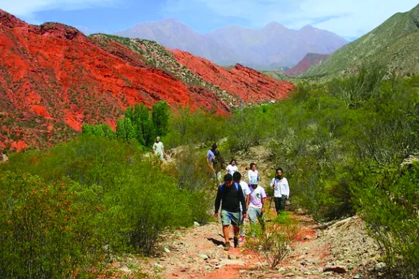 Turismo realizará actividades de trekking y prácticas de primeros auxilios en distritos