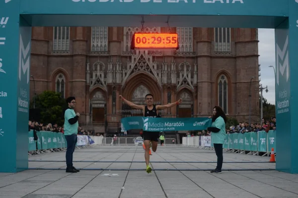 Miguel Garro hizo doblete en Buenos Aires