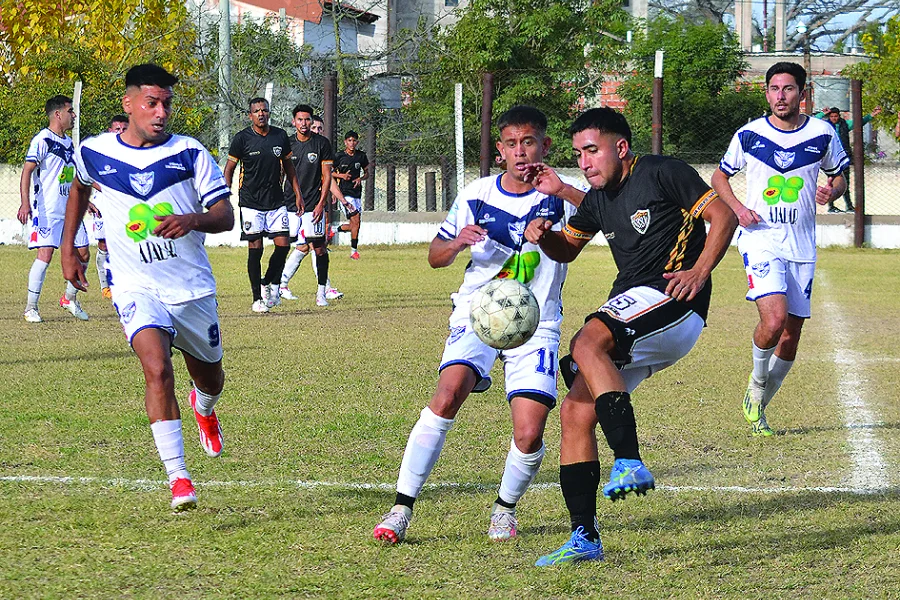 El puntero San Vicente se enfrenta ante Racing.