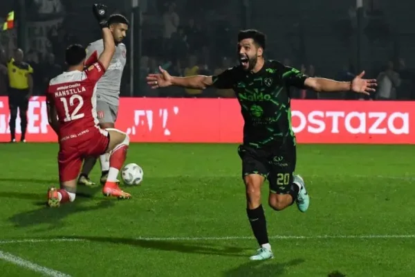 Estudiantes llegó a cinco sin ganar con la derrota ante Sarmiento, que sigue levantada en la Liga Profesional