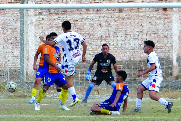 Rioja Juniors y Vélez igualaron sin goles en la cancha “Oficial”