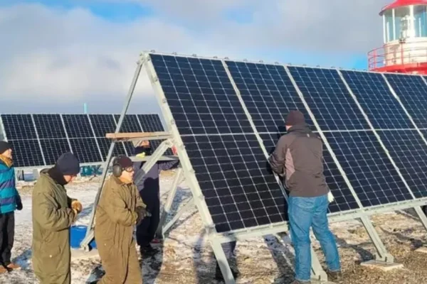 Comenzó el desmonte de los paneles solares instalados por error en territorio chileno