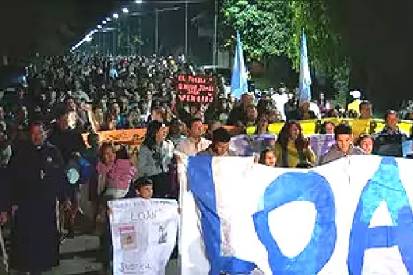 Marcha en Corrientes: los vecinos salieron a las calles de 9 de Julio para pedir la aparición de Loan