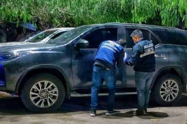 La Policía recuperó dos Hilux robadas en capital