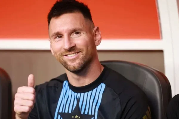 Messi, al banco: la pista que dio el vestuario y su queja al bajar del micro