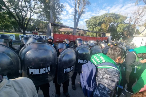 Tensión, incidentes y detenidos en una protesta de trabajadores del INTI